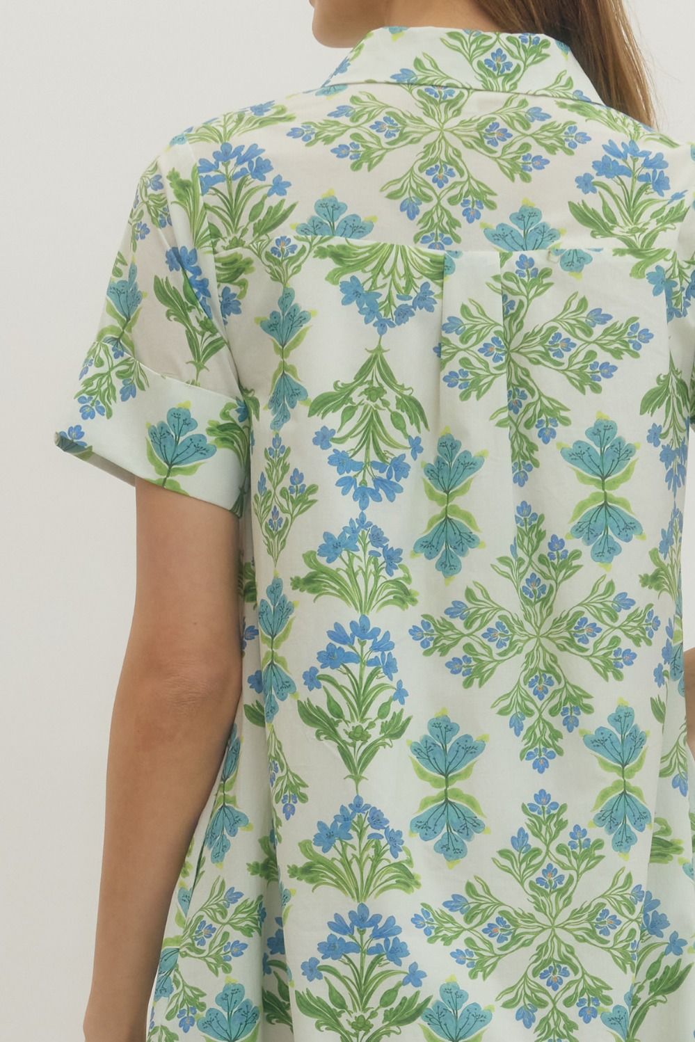 Short-sleeve shirt with a floral pattern on a plain background
